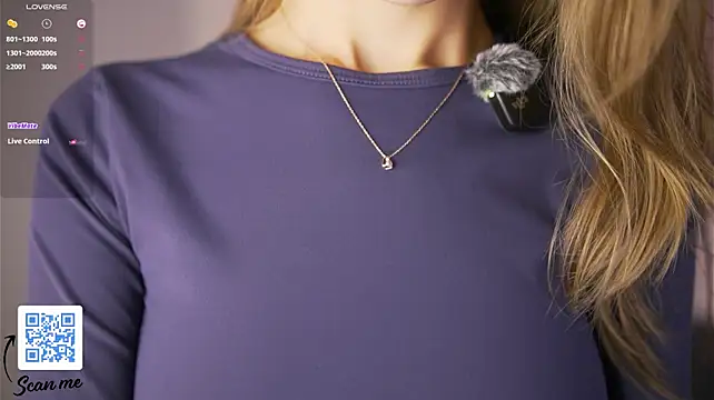 FayeLivingston - squeeze my sexy tits