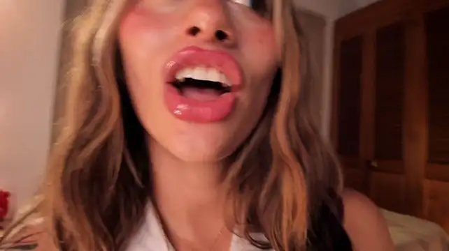 ConnieDeep - Sloppy blowjob with cheeks bulging