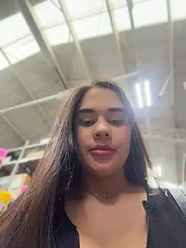 BellaLeclair_ - Open zipper compete