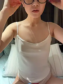 Zhenzhu443 - 随机脱一件