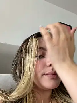 Cloee_Rainbow1 - Slap my litlle pussy for us 👋🥵👋🤤💦