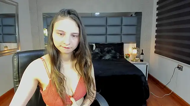 Emilia_Jonnes - Flash tits 🍒+kiss