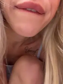 Kira_mia - make my pussy wet under table in BK💦