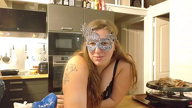 FrancaiseLynne - Nue en doggy