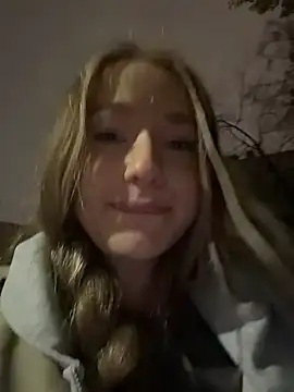 Milaa_sun - off panties+fingering pussy in street 💦
