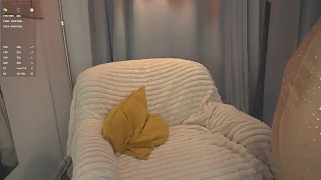 Stay_with_alice - Tease ass without panties