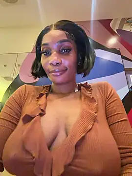 ___Nessa - Put Toy in ass&squirt hard public