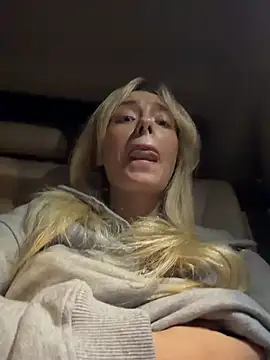 PollyLolly - Suck my toy with saliva SO DEEP !