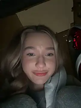 Milaa_sun - off panties+fingering pussy in street 💦