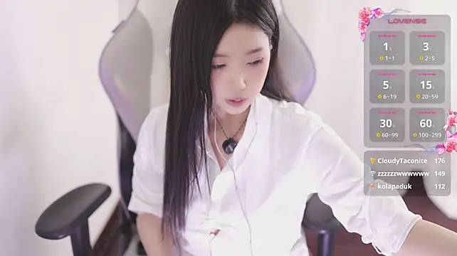 Kitty_baby77 - 完成任务 无内M腿5分钟 最后一个完成可控制小粉5分钟