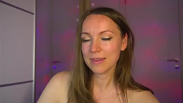 Cocosweetty - Naked for 10 min