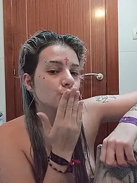 Pura_Sheytana6669 - Meterme una lata 🥫💦😉