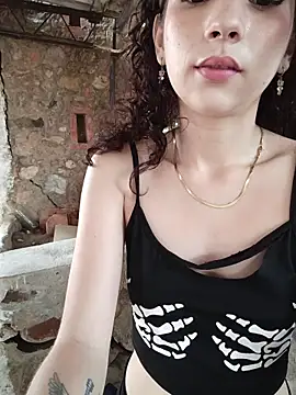 Sweet_outdoor_charm - Full naked 🚫👗+ play with my pussy