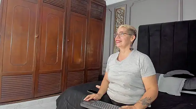 Glenda_naughty