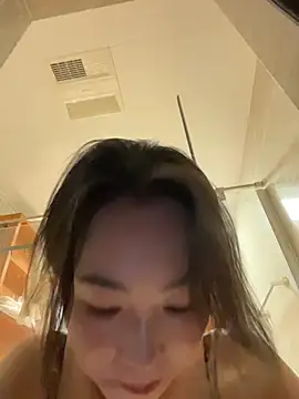 Eva10069 - 小酒馆全裸上半身甩奶👄