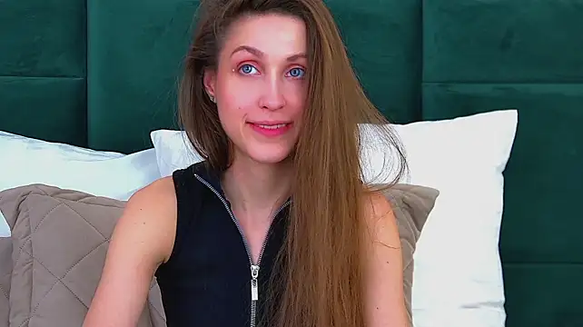 HaileyArden - The splits legs for you!