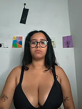 Annya-sweet - My neighbor can see my boobs haha
