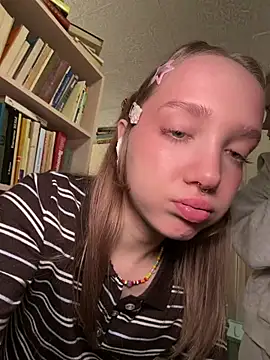 Elsawhere - Lulu show us ur panties!