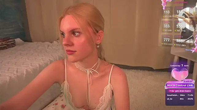 Lola_murmure - Seductive nipples tease topless
