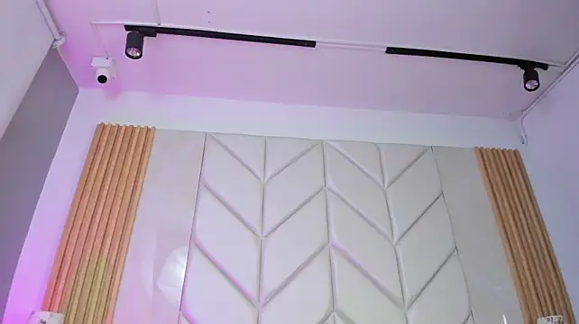 HeidyJones - play with my tits