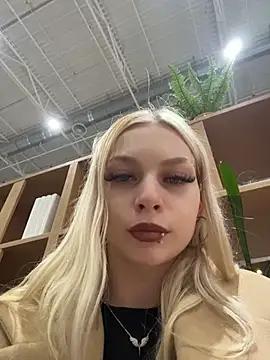 AngelinaTous - I'll show my ass + spank 5 times