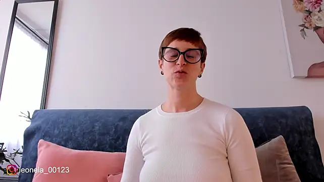 Cuddlingbunny - Touching my nipples under my blouse