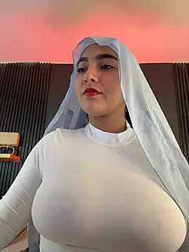 Malika_Noor - drop saliva on boobs