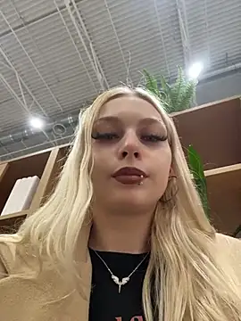 AngelinaTous - I'll show my ass + spank 5 times