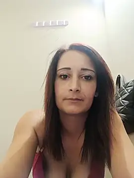 Alina03210 - Utcán spricc