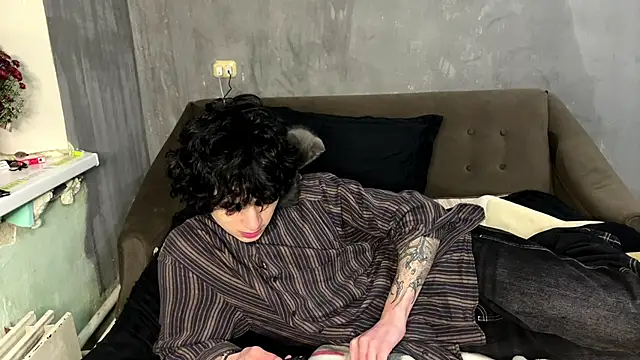 DreamyPair - Pussy massage and passionate kissing