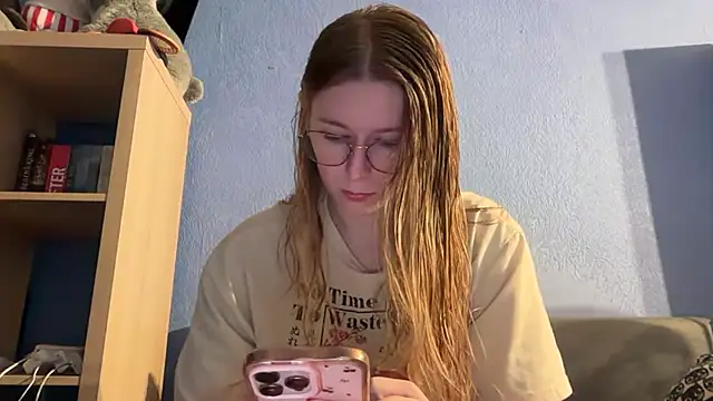 Thepretiestgirlhere