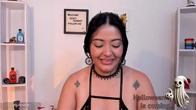 LauraToro_ - NAKED + OIL IN BOOBIES