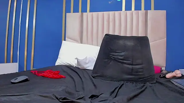Kendra-Rousee - Play pussy fingers + 2 min control toy