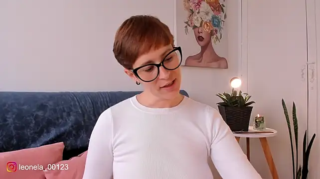 Cuddlingbunny - Touching my nipples under my blouse