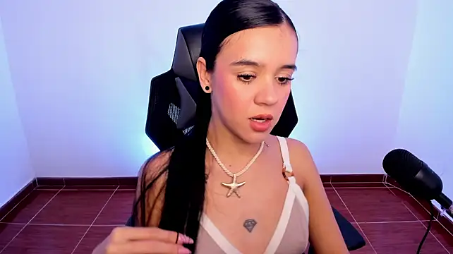 Isabellawhitmore - Flash tits