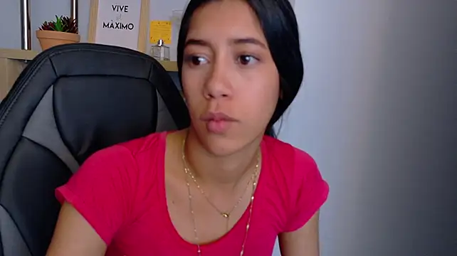 EmmiShery - masturbation under panties
