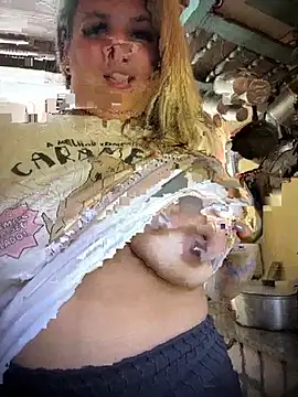 Kahreal - MOSTRAR PEITOS NA COZINHA DA TIA