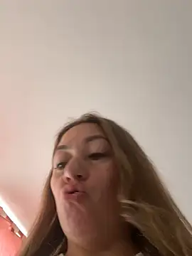 SCARLET-20 - Total naked + Spit tits🤤