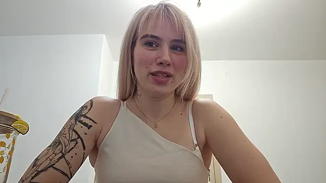 OneidaMicthell - Rub hands up and down my arms
