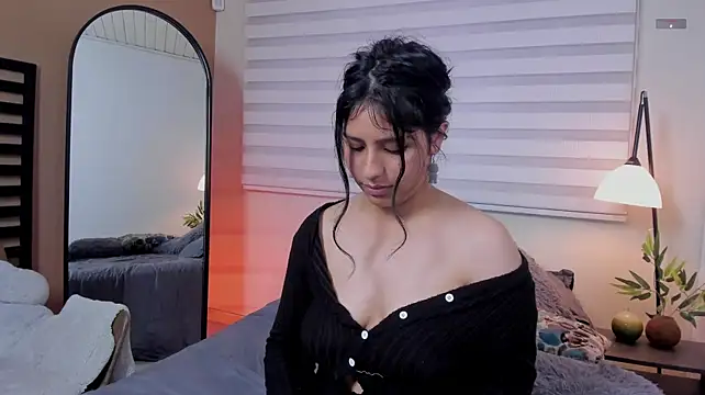 Savannah_Cameron - Boobs out + pinch nipples