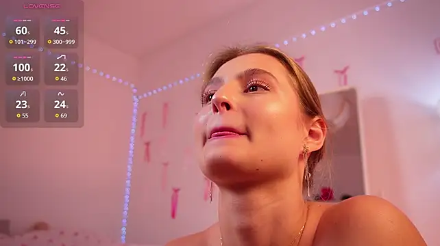 Lisa_poetry - Sexy boobies massage closeup (no bra)