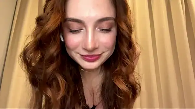 ConstanceMayo - a kiss for the camera 💋