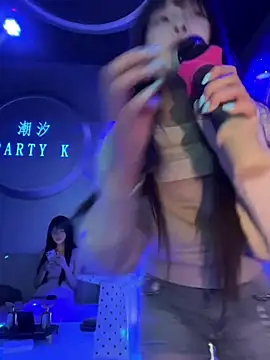 Qiqi_x - 陪两个女儿唱歌