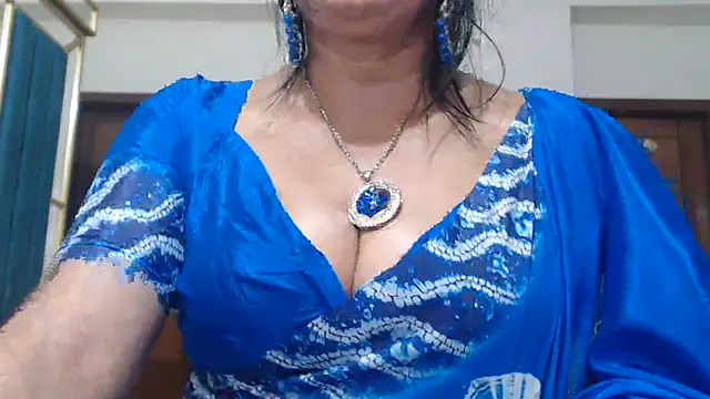 Maisa-130 - boobs show