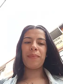 Nathaly_12 - Remove bra in public