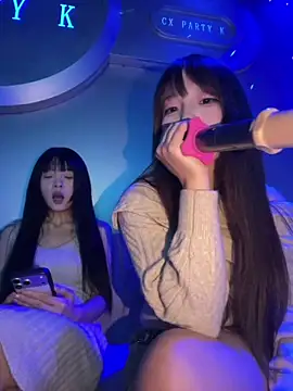 Qiqi_x - 陪两个女儿唱歌