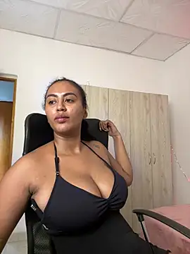 Tracycum - I get my breasts very close to the camer