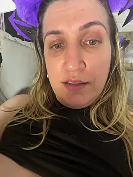 Bia_sexynovaes - Bia mete no cuzinho de 4 e faz squirt3🕹