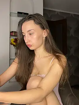 Polli_Kiss - Clamp on the clitoris + oil on the pussy