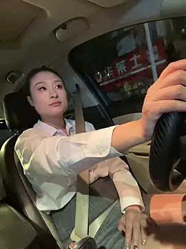 Xingchen-002 - 裸胸开車5分鐘